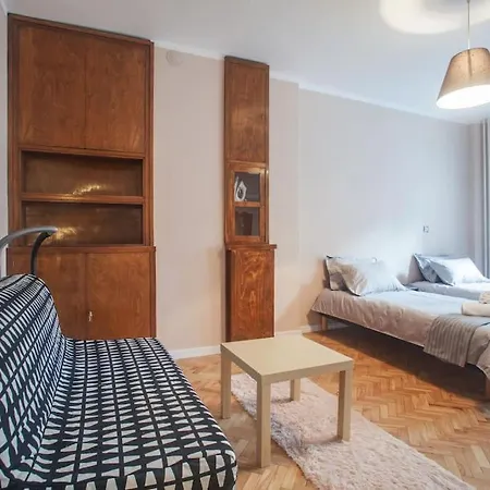 Apartment Center, Shishman Street Bijou
