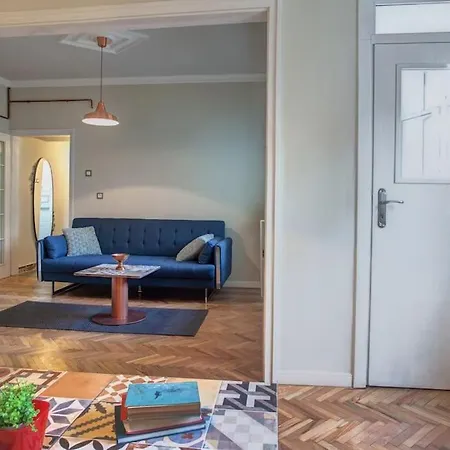 Apartment Center, Shishman Street Bijou